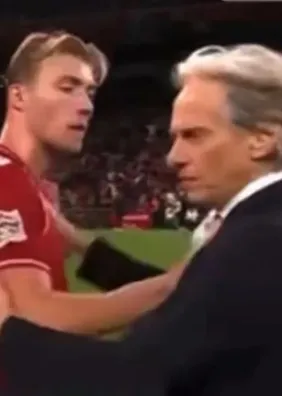 Fã de Cristiano Ronaldo, atacante da Dinamarca empurra Jorge Jesus