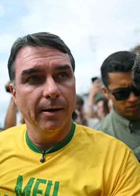 Fake News sobre Nossa Senhora teve ajuda de dentro da CNBB, diz Flávio Bolsonaro