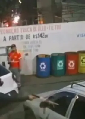 Homem é assassinado a tiros na frente da esposa e do filho em posto de combustíveis