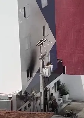 Incêndio assusta hóspedes em hotel na Jatiúca e mobiliza 4 viaturas dos Bombeiros