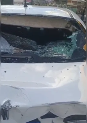Motociclista e passageiro ficam feridos após colisão com carro na Cidade Universitária