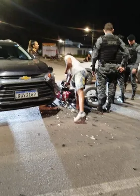 Motociclista fica ferido após colisão com carro em cruzamento de Arapiraca