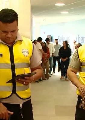 Música transforma corredores de hospital e emociona pacientes idosos em Maceió