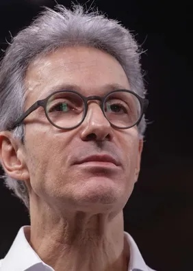 No JN, Zema comete gafe e diz que tem “série de programas contra mulheres”; vídeo