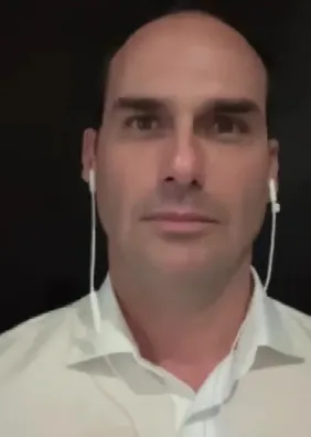 "Se prostitui por cargo", insinua Eduardo Bolsonaro sobre Simone Tebet