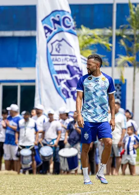 Torcedores marcam presença e incentivam o CSA em treino no CT Gustavo Paiva