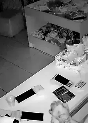 Vídeo mostra criminosos invadindo loja de roupas no centro de Arapiraca