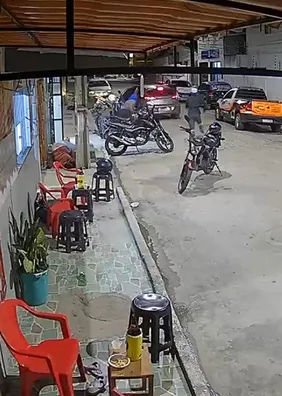 Vídeo mostra momento em que homem é morto a tiros no Cleto, em Maceió