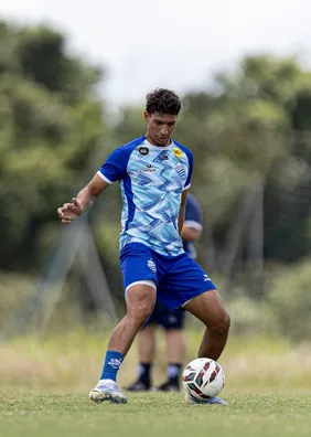 Zagueiro do CSA, Amorim volta a treinar e pode ser novidade contra o Nacional