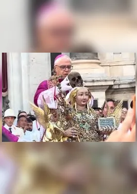 Bispo beija crânio de santa morta há quase 2 mil anos na Itália