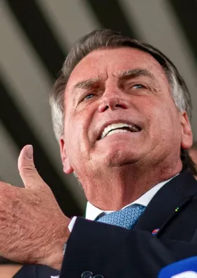 Damares diz que Bolsonaro passou mal em casa: "Momento mais triste"