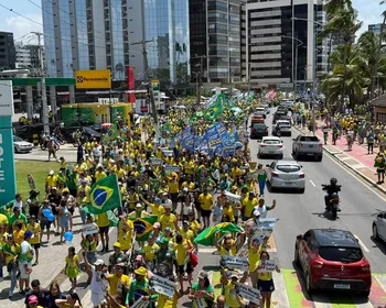 Bolsonaristas cruzam a orla de Maceió em ato por Flávio e contra Lula; veja como foi!