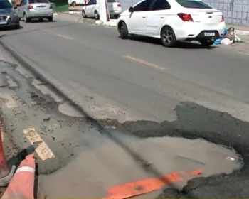 Buracos preocupam motoristas e moradores na Avenida Getúlio Vargas