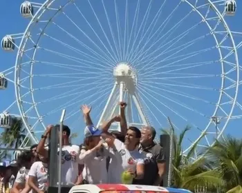 Carreata de JHC reúne apoiadores e percorre bairros de Maceió
