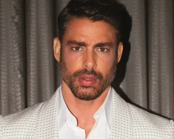 Cauã Reymond entra para o elenco de ‘Tudo é Justo’, série com Kim Kardashian