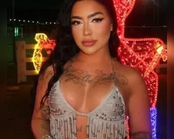 Cirurgia? MC Mirella rebate internauta que chamou seu bumbum de “falso”