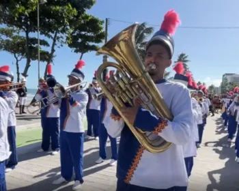 Desfile celebra Emancipação Política de Alagoas na Praia da Avenida