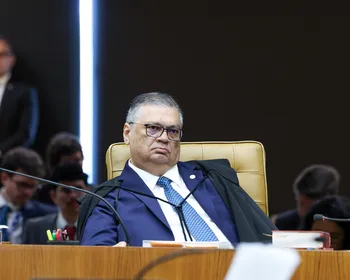 Dino pede vista e chama de "desastrada" sessão do STF sobre Moraes