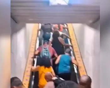 Escada rolante muda de direção e confunde passageiros no metrô do RJ