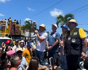 “Esse palanque é o de Lula”, diz Renan Filho, que alfineta JHC em Rio Largo
