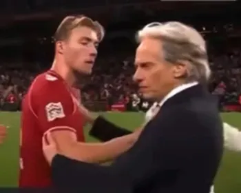 Fã de Cristiano Ronaldo, atacante da Dinamarca empurra Jorge Jesus