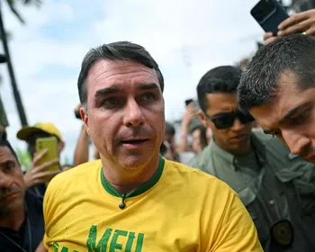 Fake News sobre Nossa Senhora teve ajuda de dentro da CNBB, diz Flávio Bolsonaro