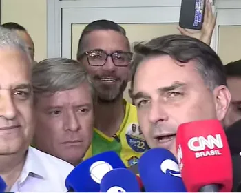 Flávio Bolsonaro declara apoio a JHC e diz que candidato estará em seu palanque em Alagoas