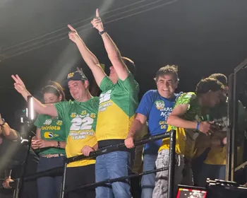 Flávio Bolsonaro em MG: "Poucas horas pra tirar o Brasil do cativeiro"