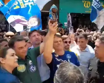 Flávio recua após ataque à CNBB e ergue imagem de Nossa Senhora Aparecida