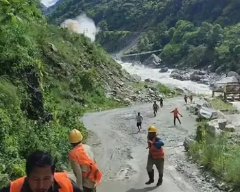 Funcionário de hidrelétrica filma fuga desesperada em avalanche no Nepal