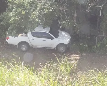 Helicóptero localiza caminhonete roubada escondida em canavial de Rio Largo
