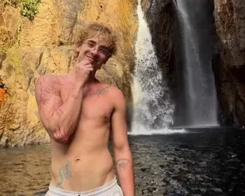 Juliano Floss curte cachoeira acompanhado após término com Marina Sena