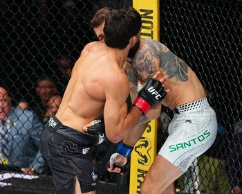 Maurício Ruffy trava batalha intensa, mas é derrotado por Tsarukyan no UFC 331