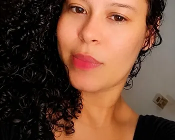 Mulher cai de garupa de moto e morre atropelada por caminhão no Eustáquio Gomes, em Maceió