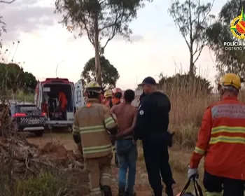 PM prende homem que fugiu para topo de árvore após ameaçar avós e ex-mulher