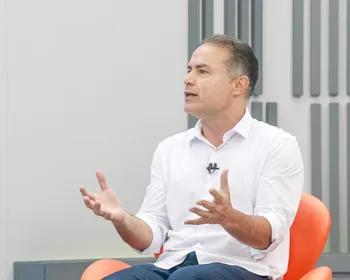 Renan acusa JHC de ter 'viés ditatorial' por ações contra a imprensa alagoana