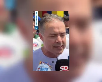 Renan ironiza “muque” feito por IA e dispara: 'Quem compara, vota na gente'