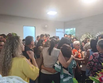 Sob comoção e pedidos de justiça, advogada morta no Benedito Bentes é sepultada em Maceió