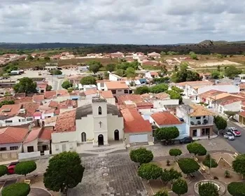 Suspeito de estupro rompe tornozeleira e é preso em sítio em Dois Riachos