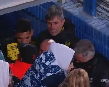 Técnicos trocam socos após empate entre Vélez e Defensa pelo Argentino