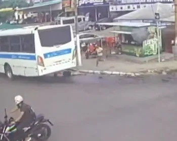 Vídeo registra jovem passando mal e sendo atropelada por ônibus na Cambona