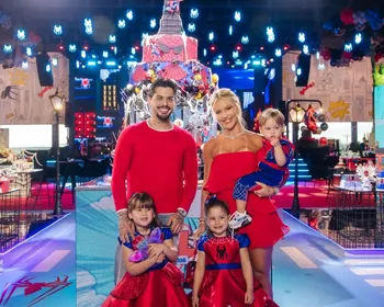 Virginia e Zé Felipe posam juntos no aniversário de 2 anos de José Leonardo
