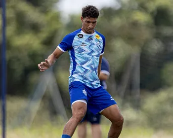 Zagueiro do CSA, Amorim volta a treinar e pode ser novidade contra o Nacional