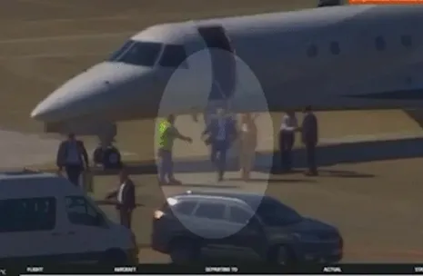 Vídeo: imagens mostram Moraes em jatinho de Vorcaro após contrato de R$ 50 milhões