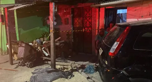 Menino de 2 anos brincava na calçada quando foi atingido por carro no Vergel