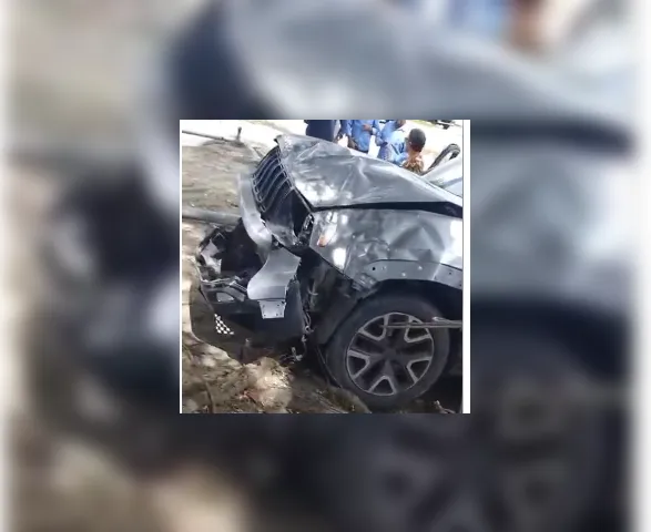 Caminhão avança sinal vermelho e atinge veículos na Cidade Universitária