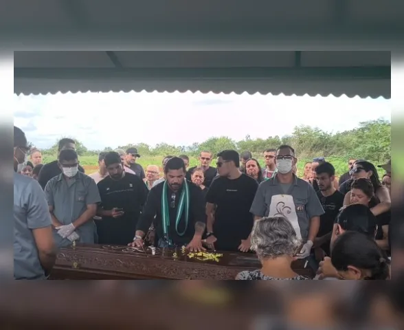 Com pedidos de justiça, adolescente de 15 anos atropelado em Maceió é sepultado