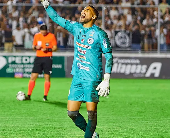 Emocionado, goleiro Rafael Mariano confirma saída do ASA: “Vai ter mais um torcedor aqui”
