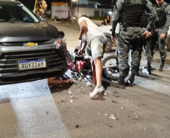 Motociclista fica ferido após colisão com carro em cruzamento de Arapiraca