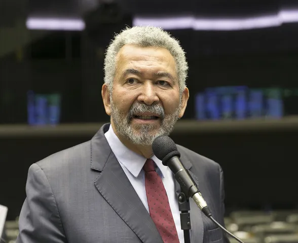 TSE devolve mandato ao deputado federal Paulão por unanimidade